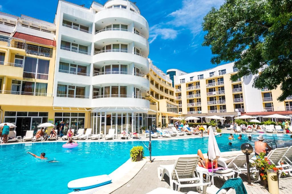 Prostorný apartmán s jednou ložnicí v srdci Sunny Beach – vynikající investice