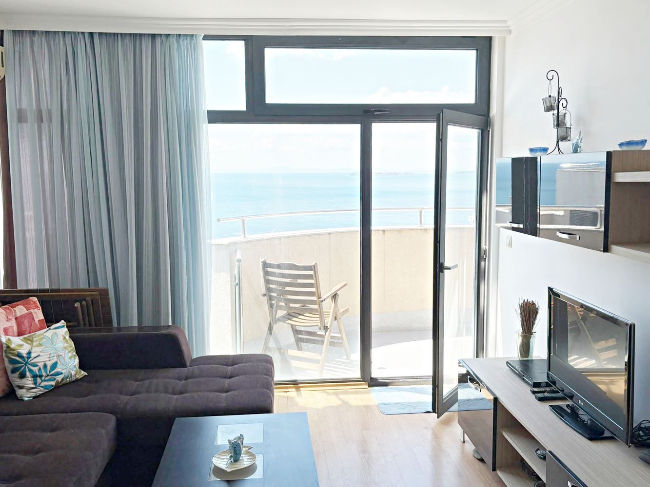 Luxusní apartmán s jednou ložnicí s panoramatickým výhledem na moře v první linii ve Sveti Vlas