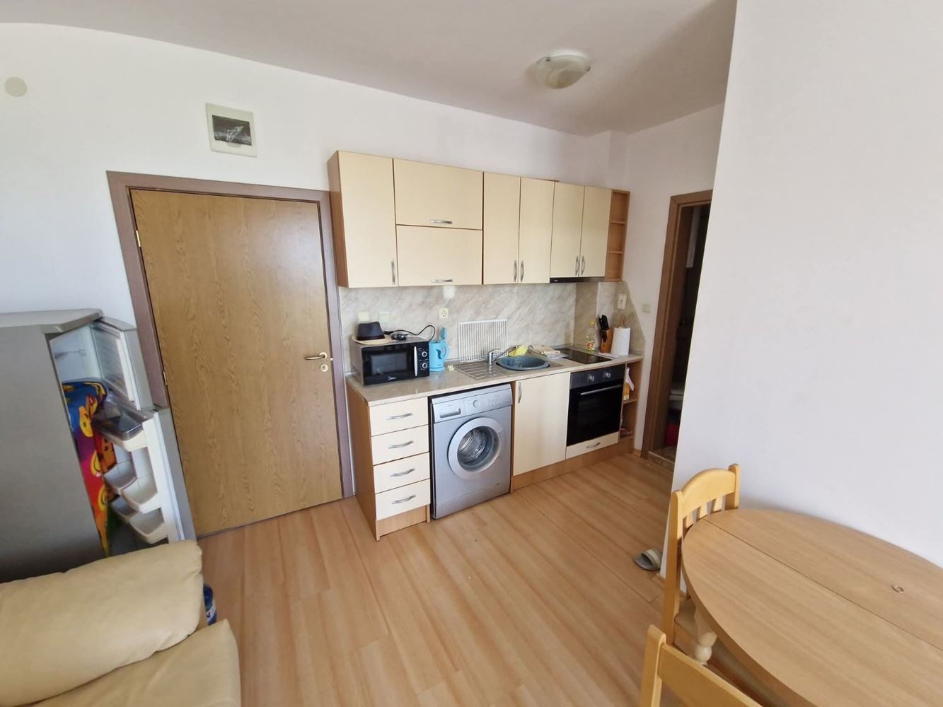 Apartmán s jednou ložnicí s výhledem na bazén v perfektně udržovaném komplexu – ideální pro dovolenou i investici