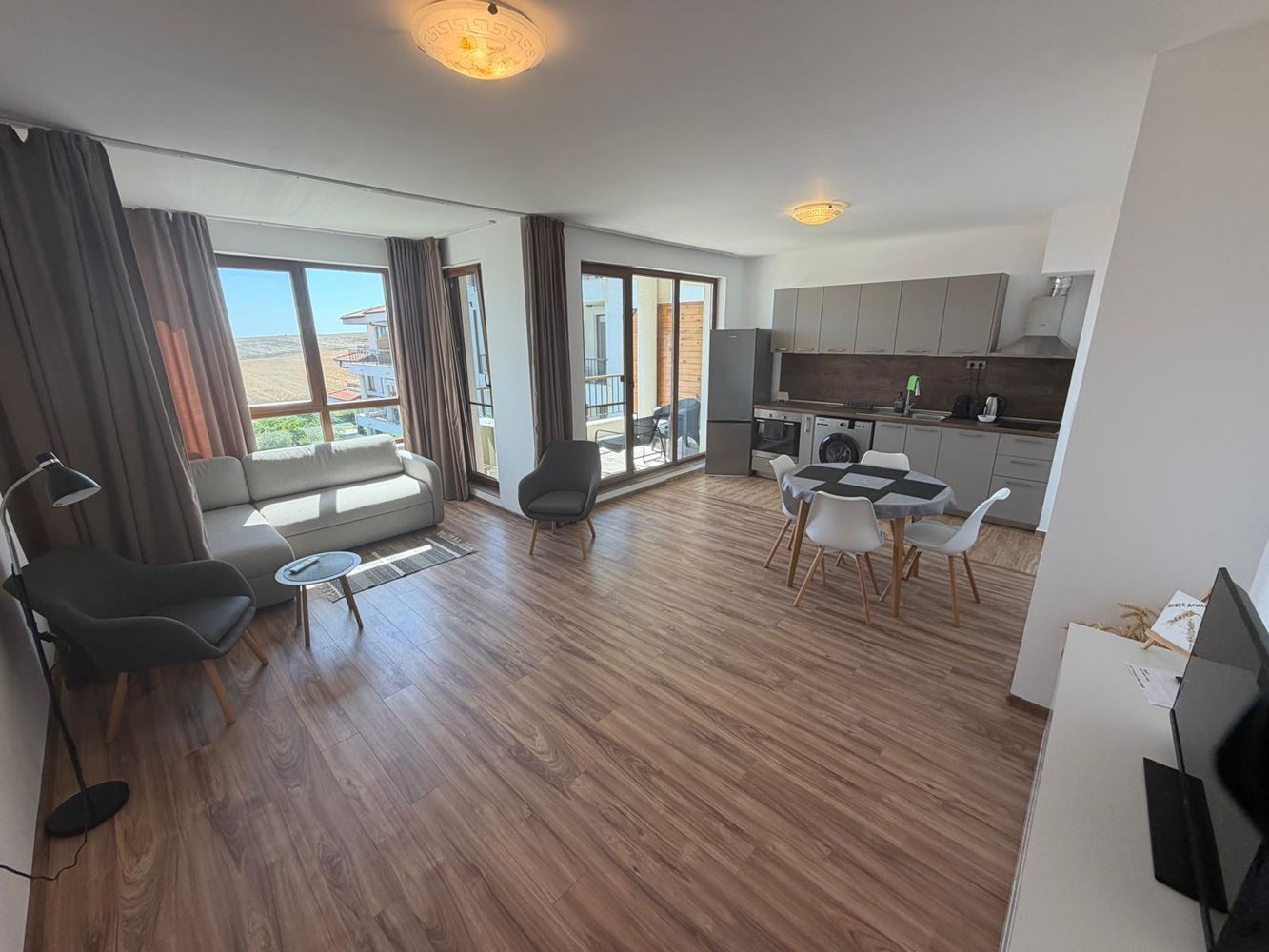 Apartmán s jednou ložnicí a výhledem na moře v novém komplexu v Aheloji – úplný komfort a vynikající infrastruktura
