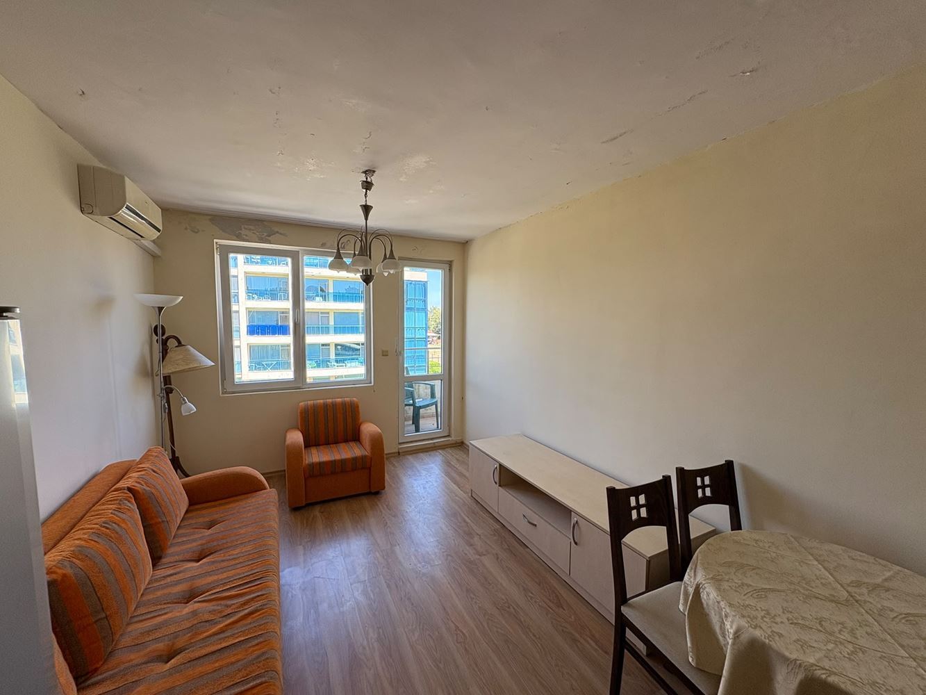 Pomorie 300 m od moře – zařízený apartmán s jednou ložnicí v komplexu s bazénem