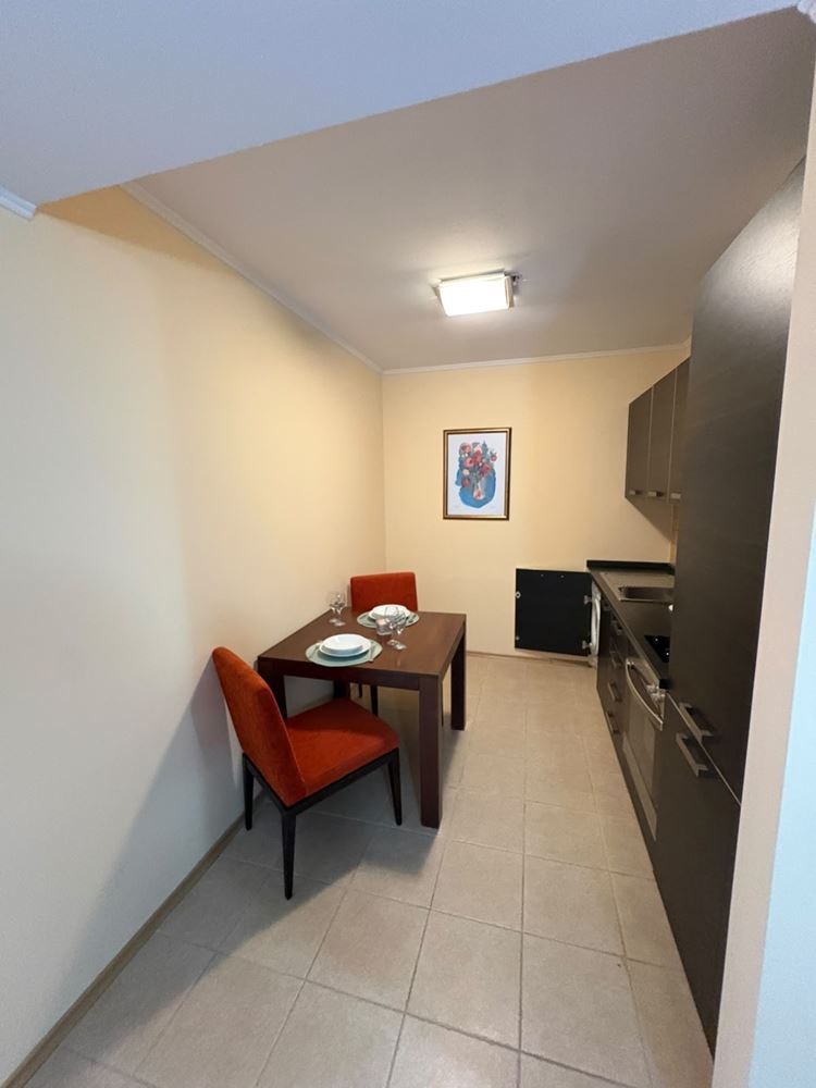 Luxusní apartmán s jednou ložnicí s výhledem na moře v první linii v Pomorie – prestižní nemovitost s jedinečným vybavením