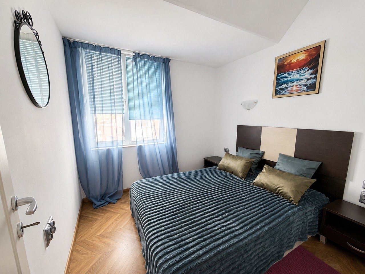 Útulný apartmán s jednou ložnicí a výhledem na moře ve Svatém Vlasu – klid, komfort a skvělá investice