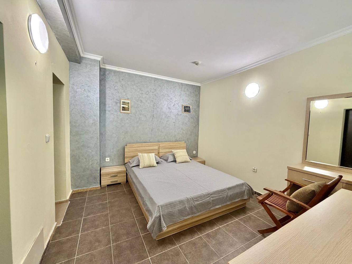 Prostorný apartmán 300 metrů od pláže ve Sveti Vlas – vynikající investice s možností rozdělení na dvě bytové jednotky