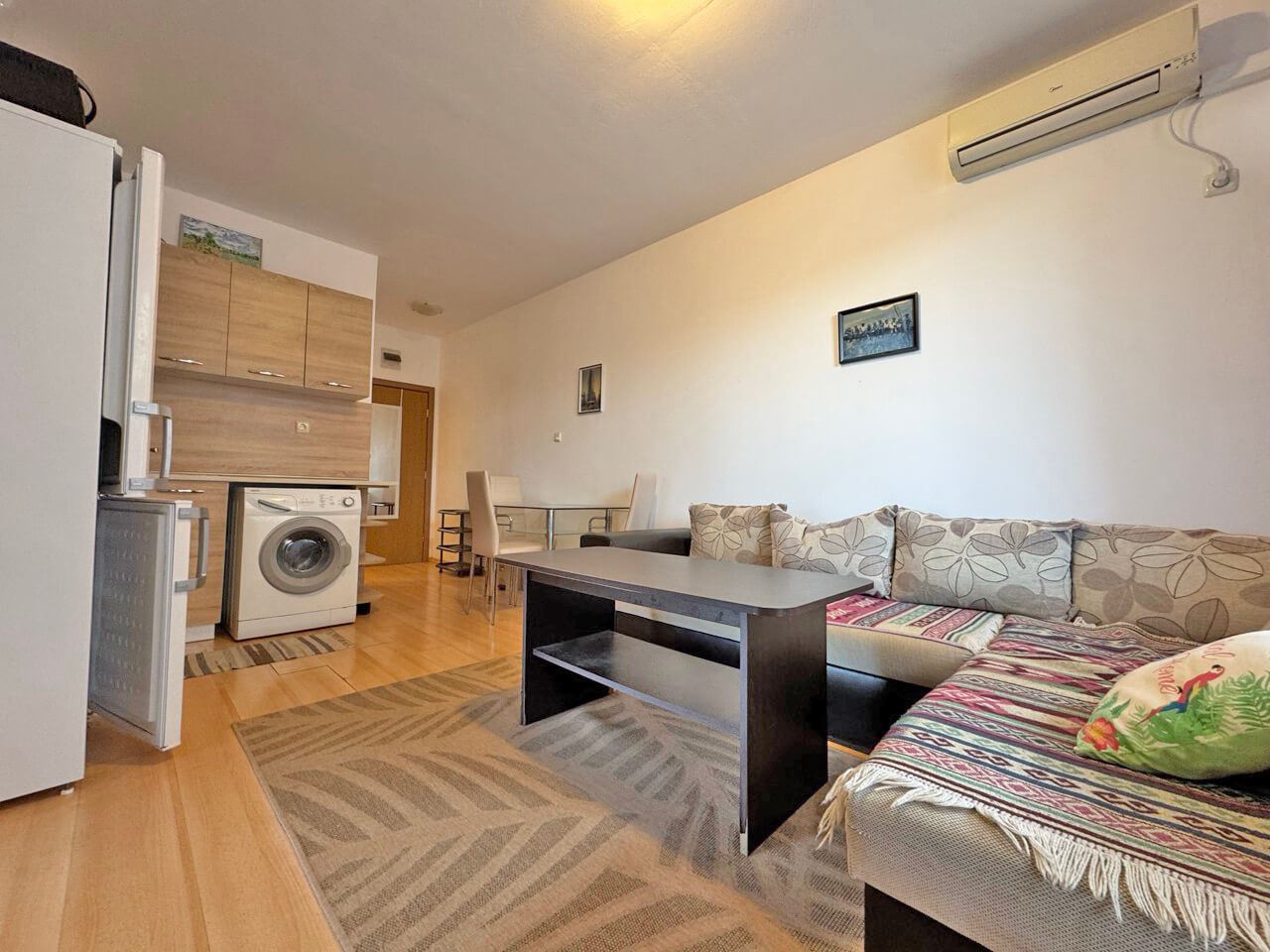 Funkční třípokojový byt v přízemí v moderním komplexu v oblasti Slunečního pobřeží