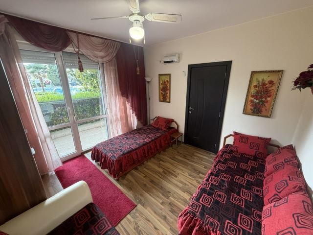 Prostorný apartmán se třemi ložnicemi v blízkosti moře a s vynikající infrastrukturou v komplexu