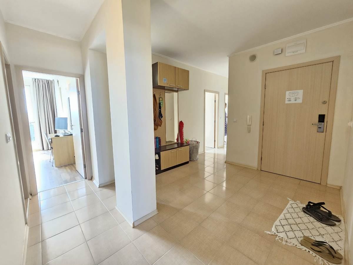 Luxusní apartmán se třemi ložnicemi na první linii u moře v Obzoru – panoramatický výhled na moře a hory