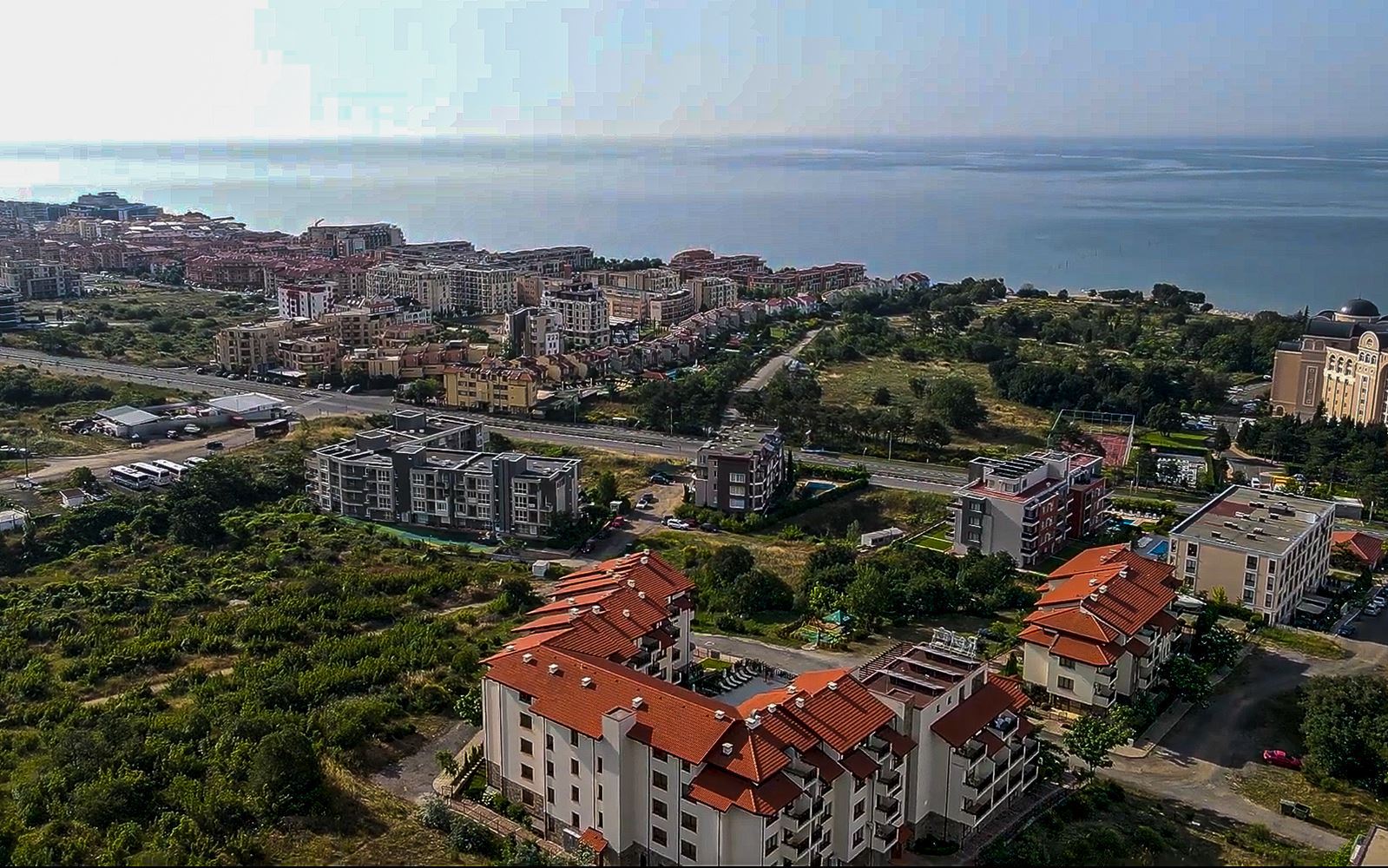 Prostorný třípokojový byt s výhledem na moře a nízkým poplatkem za údržbu ve Svatém Vlasu