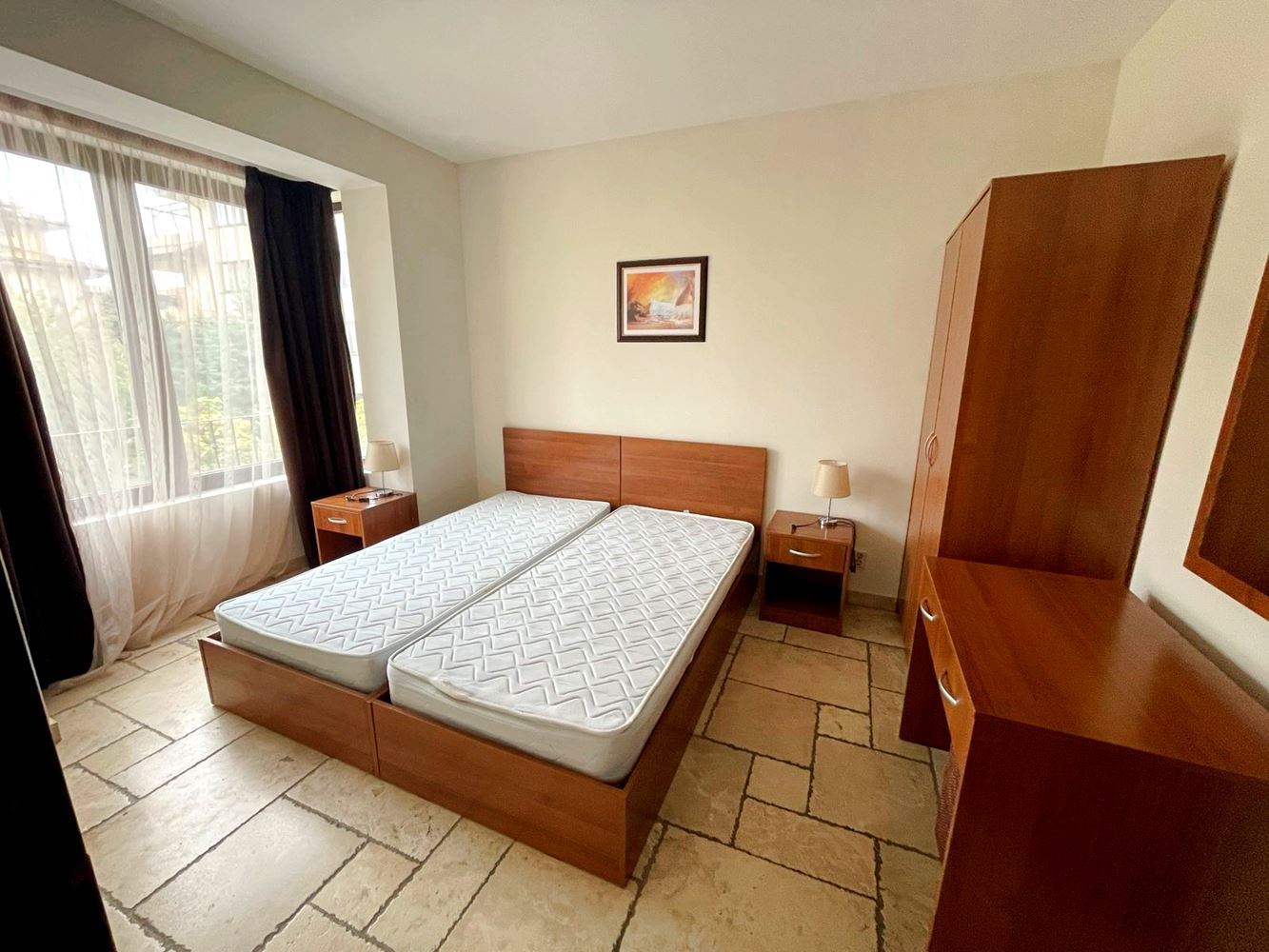 Prostorný zařízený apartmán se dvěma ložnicemi a výhledem na moře u Balčiku – komfort uprostřed přírody a Golfové riviéry