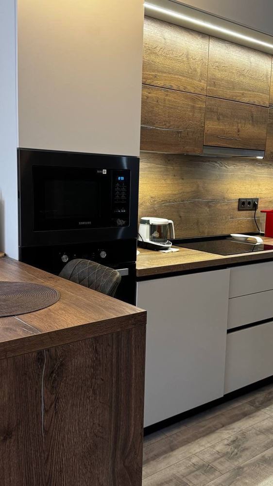 Byt s jednou ložnicí v prestižním komplexu s výhledem na moře a zeleň