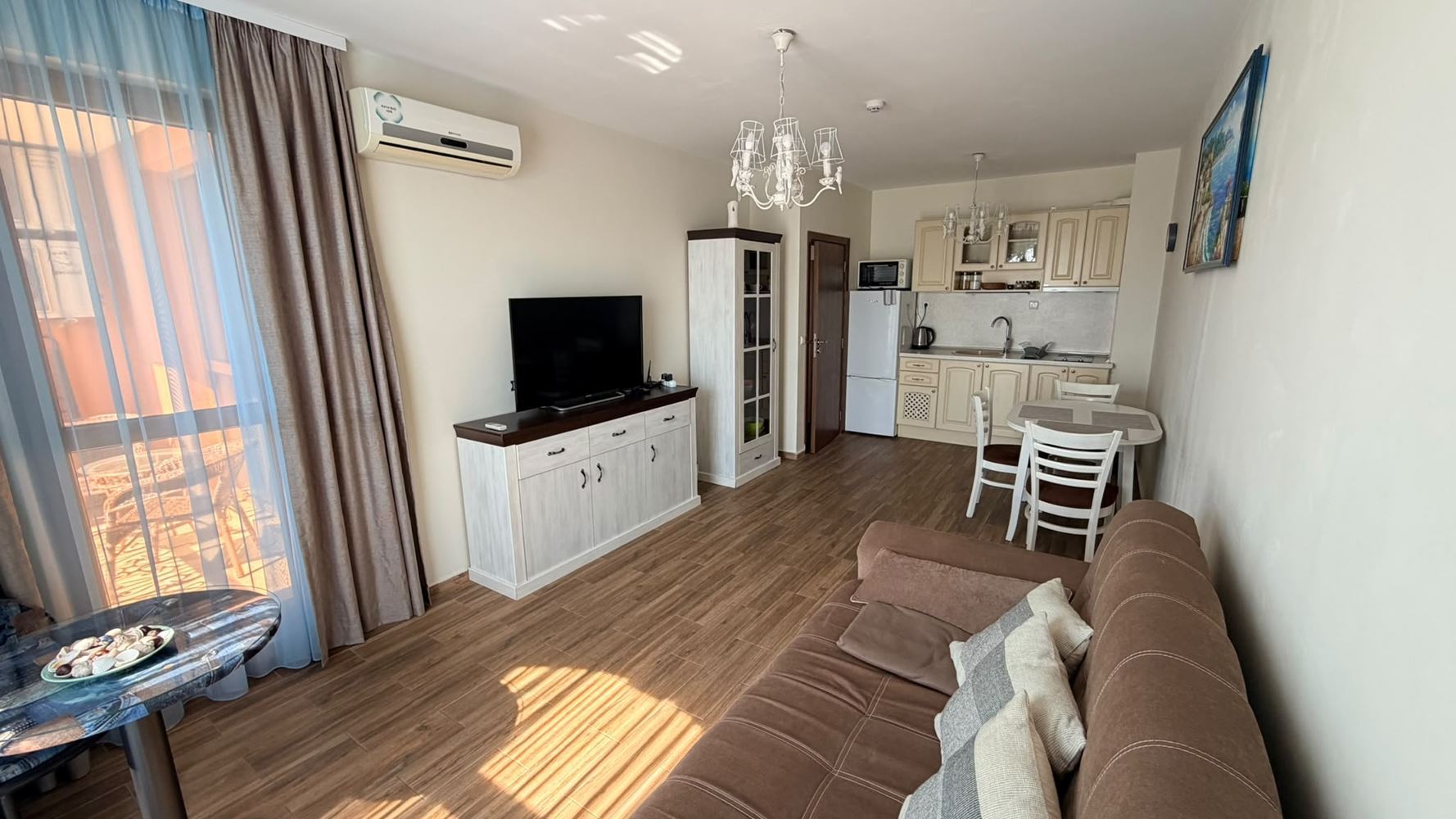 Dvouložnicový apartmán s panoramatickým výhledem, jen krok od moře v Ravdě