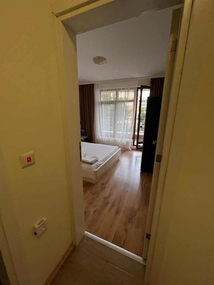 Prostorný apartmán s jednou ložnicí na první linii v malebné Ravdě