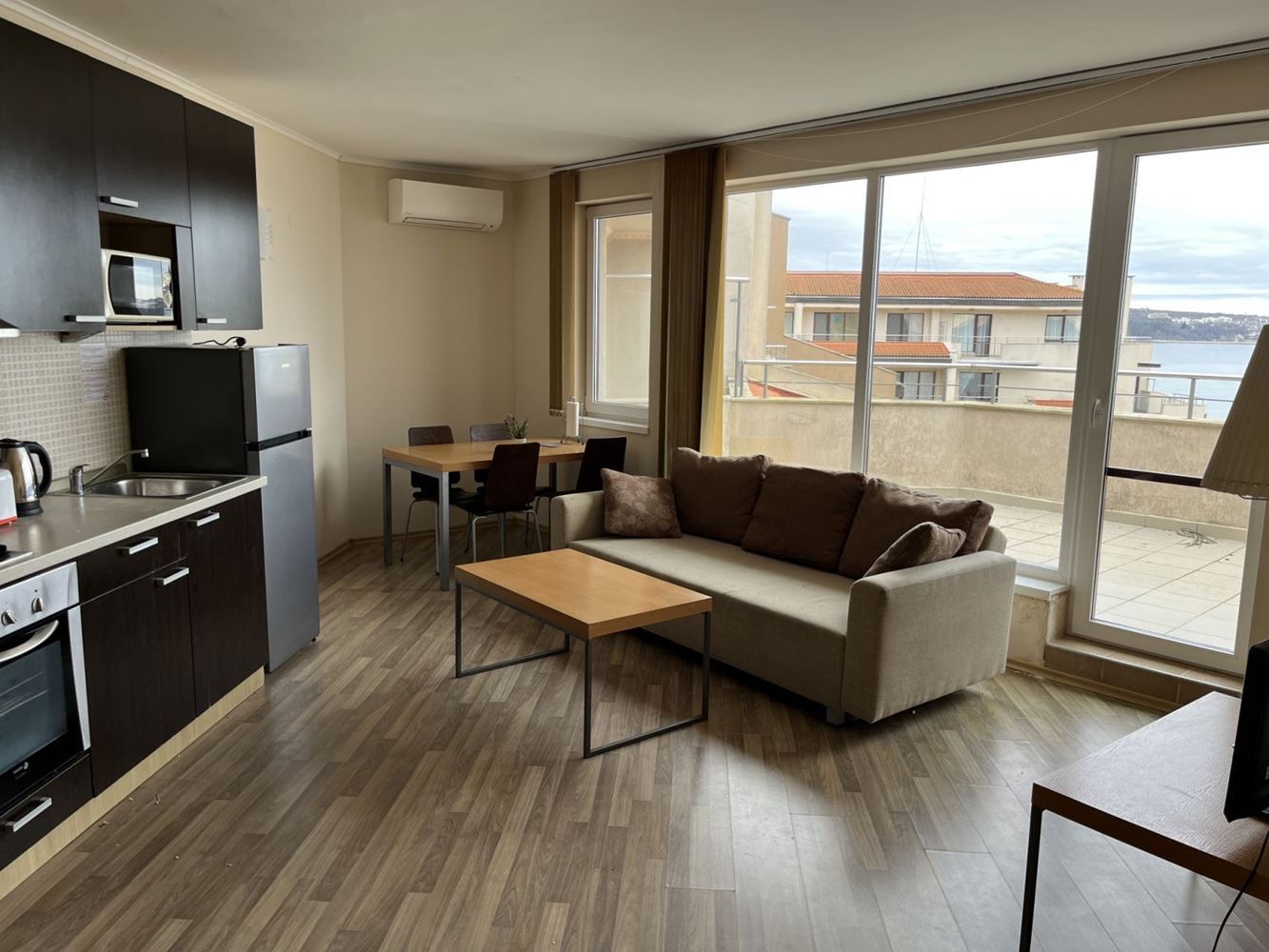 Obzor – zařízený byt s jednou ložnicí na první linii s panoramatickým výhledem na moře