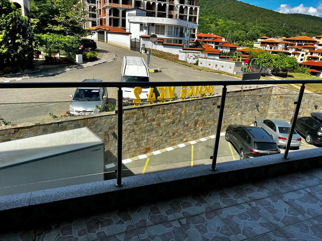 Útulný dvoupokojový byt s panoramatickým výhledem na moře a hory ve Sveti Vlas