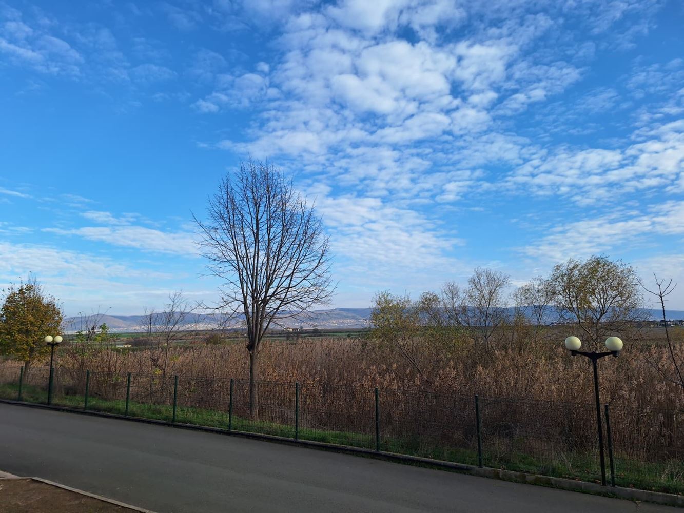 Prostorný byt s jednou ložnicí v luxusním komplexu s bazény a sportovními zařízeními