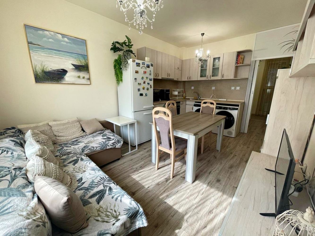 Moderní apartmán se dvěma ložnicemi na Slunečném pobřeží – komfort, lokalita a skvělá infrastruktura