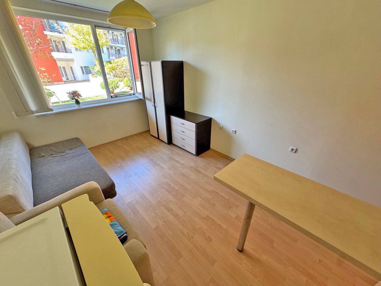 Půvabné studio v první linii u moře ve Sveti Vlasu – působivý komplex s mnoha bazény a dalšími službami