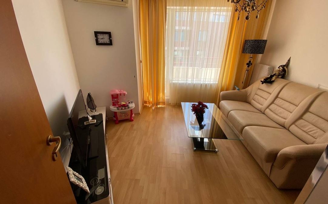 Apartmán se dvěma ložnicemi s výhledem na moře na první linii v Elenite – komfort, příroda a klid