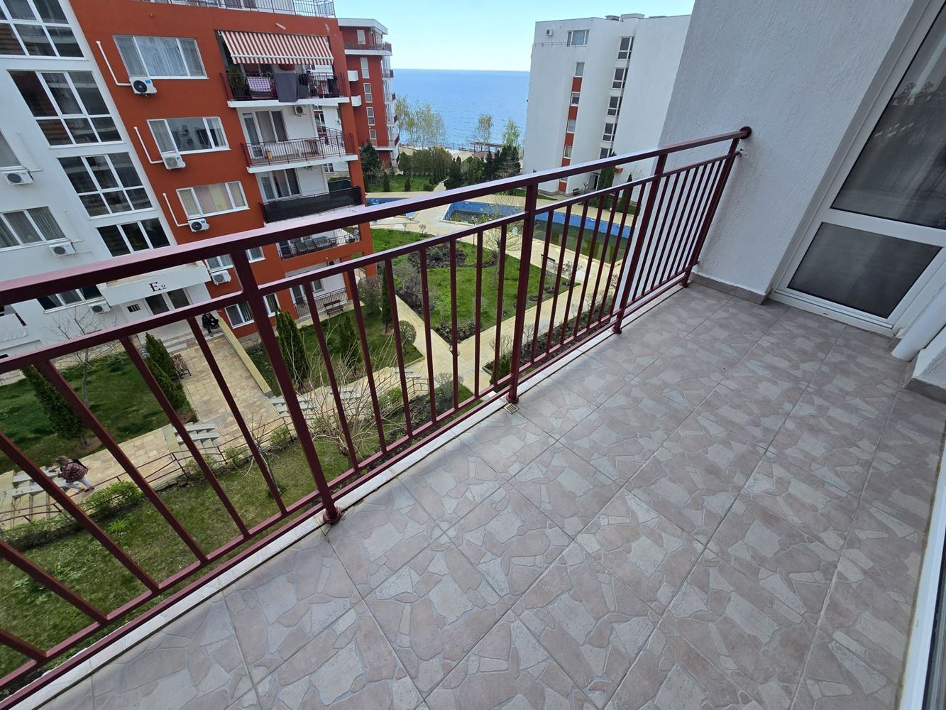 Nádherný apartmán s jednou ložnicí ve Sveti Vlas s výhledem na moře – vynikající investice jen pár kroků od pláže
