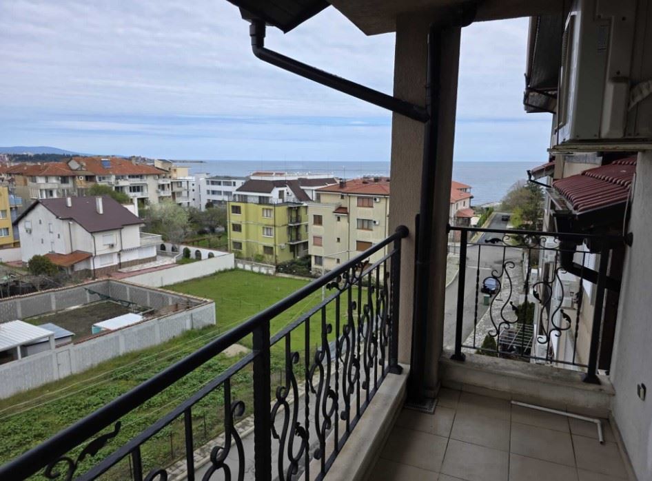 Prostorný apartmán se dvěma ložnicemi a výhledem na moře v Ravdě