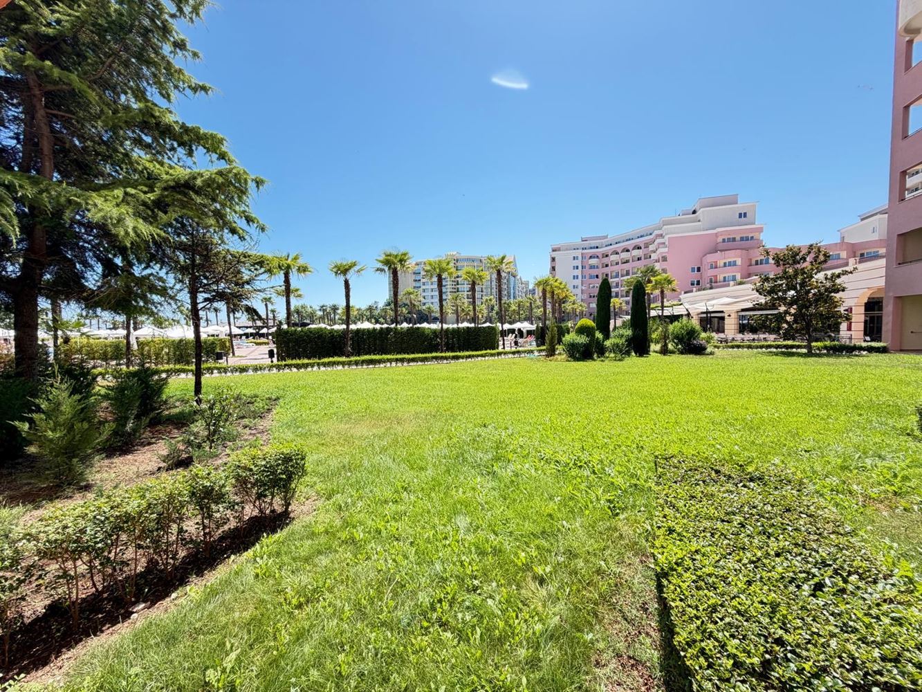 Apartmán s jednou ložnicí s přímým vstupem k bazénu v Sunny Beach – luxus, prostornost a prvotřídní vybavení