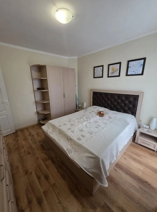 Prostorný apartmán s jednou ložnicí v klidném komplexu u moře v Ravdě