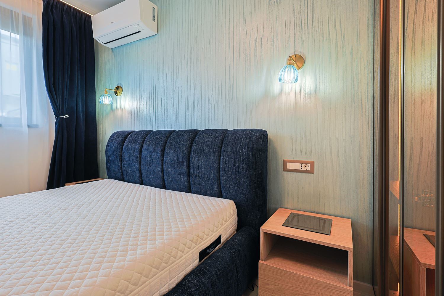 Dvoupokojový apartmán s výhledem na moře a designovou rekonstrukcí v zeleném komplexu ve Slunečném pobřeží