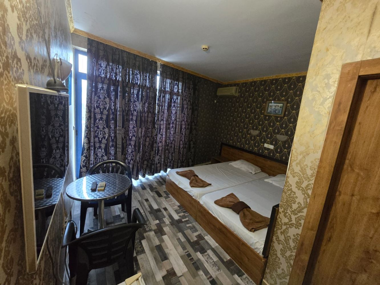 Stylové studio v centru Slunečného pobřeží s výhledem na park a město