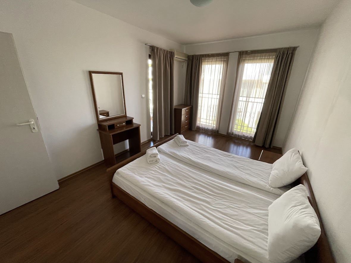 Výhled na moře a prvotřídní lokalita – byt v komplexu se službami, Aheloy