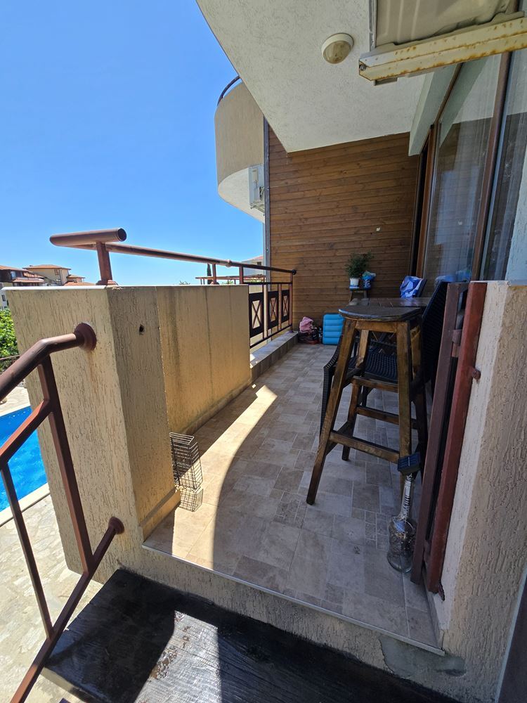 Apartmán s jednou ložnicí ve Sveti Vlas s přímým přístupem k bazénu – klidné místo pro bydlení a odpočinek