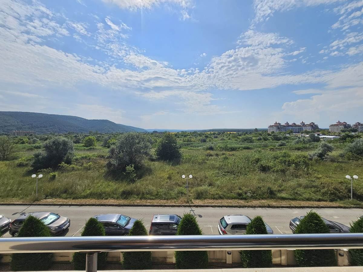 Luxusní apartmán se třemi ložnicemi na první linii u moře v Obzoru – panoramatický výhled na moře a hory