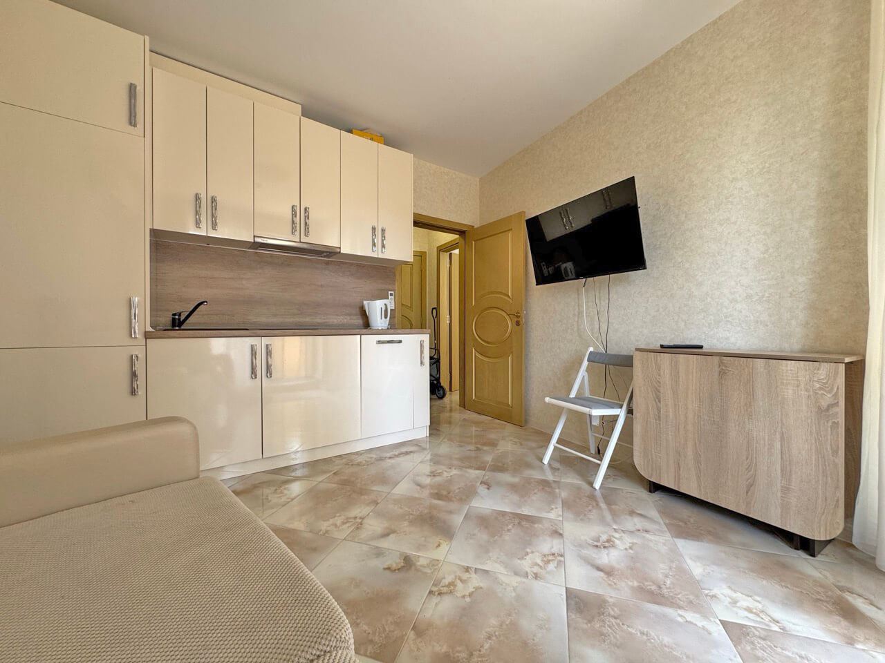 Světlý a stylový apartmán s jednou ložnicí v luxusním komplexu v Sunny Beach – vynikající volba pro bydlení a odpočinek
