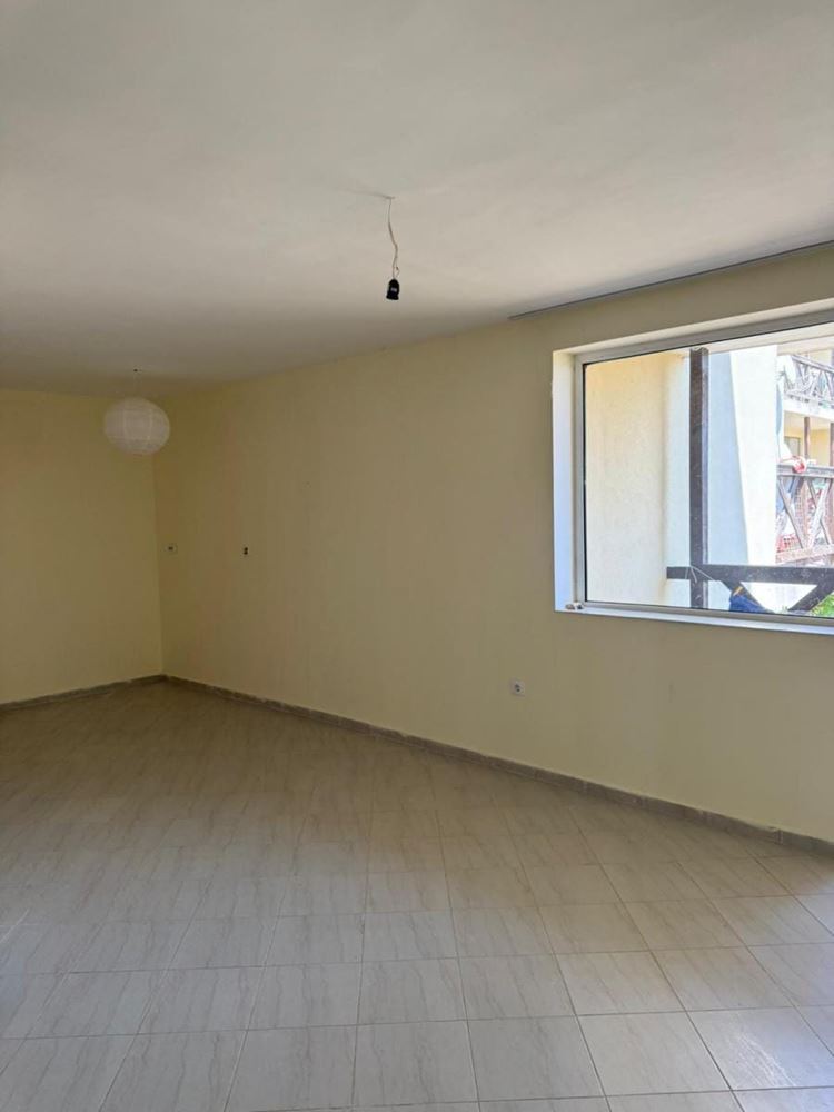 Prostorný apartmán se dvěma ložnicemi a výhledem na moře, 500 m od pláže v Černomorci