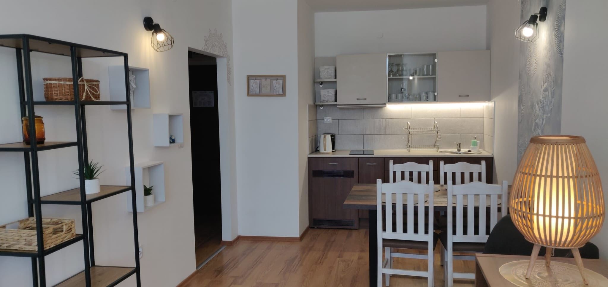 Prostorný apartmán s jednou ložnicí a částečným výhledem na moře – Slunečné pobřeží, 100 m od pláže