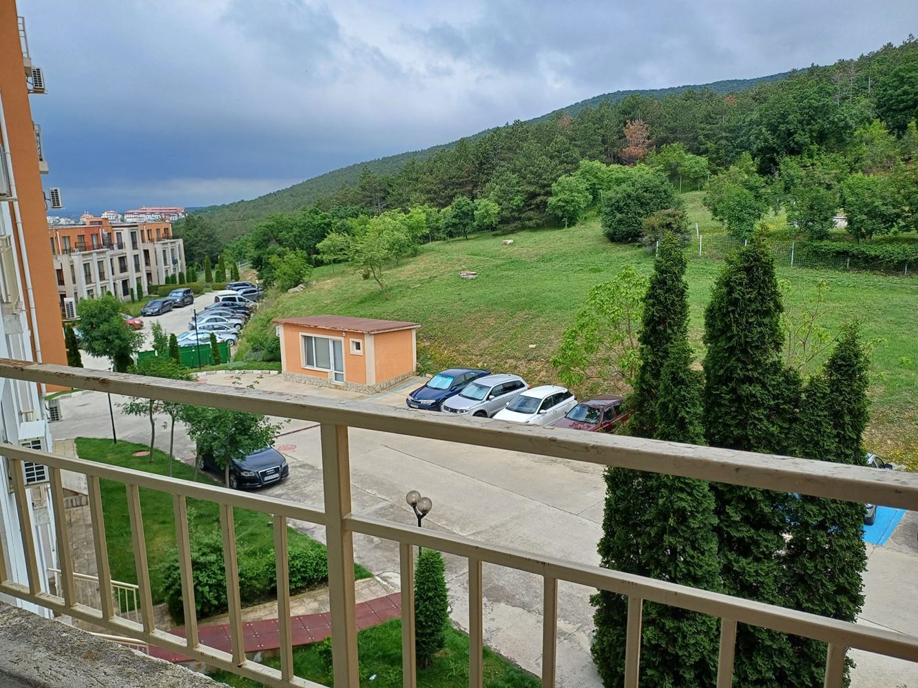Apartmán s jednou ložnicí v luxusním komplexu ve Sveti Vlas – působivé výhledy na hory
