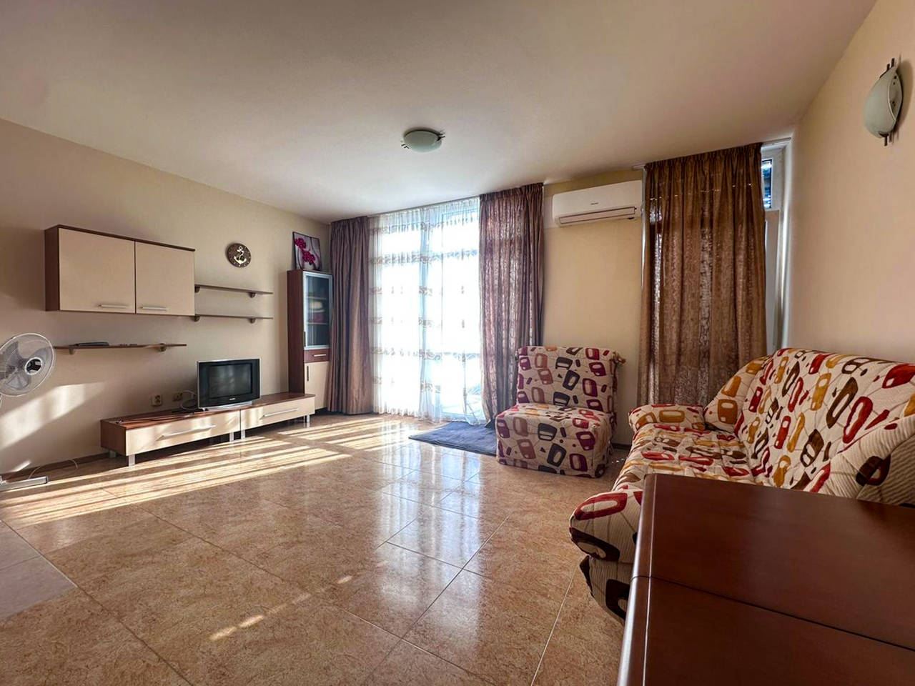 Prostorný byt s jednou ložnicí s Aktem 16 v Sunny Beach – komfort, styl a připravený k nastěhování