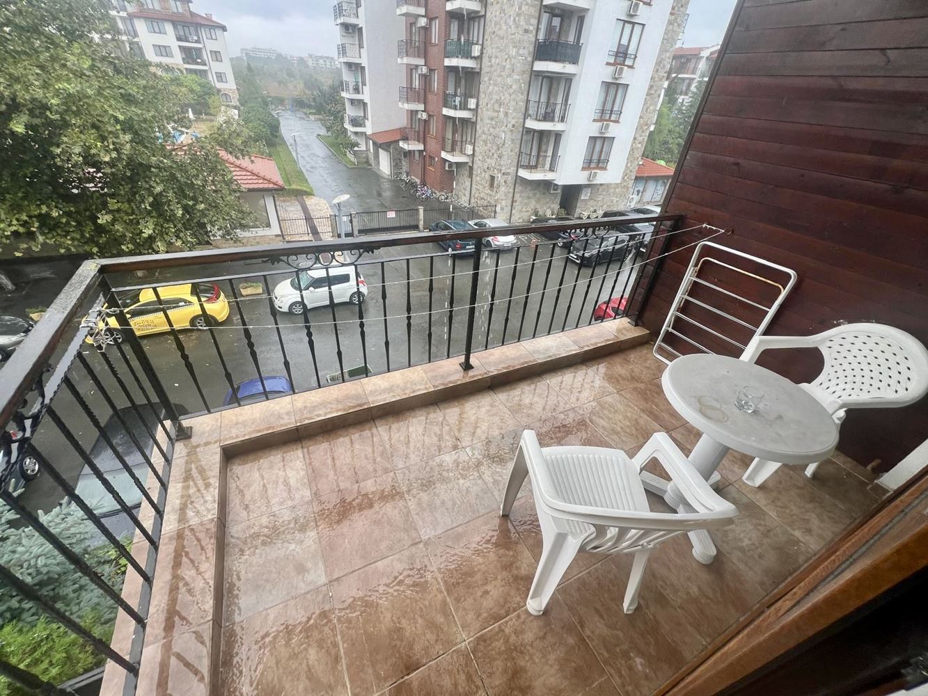 Prostorný třípokojový byt s výhledem na bazén v prestižním komplexu v Nesebaru