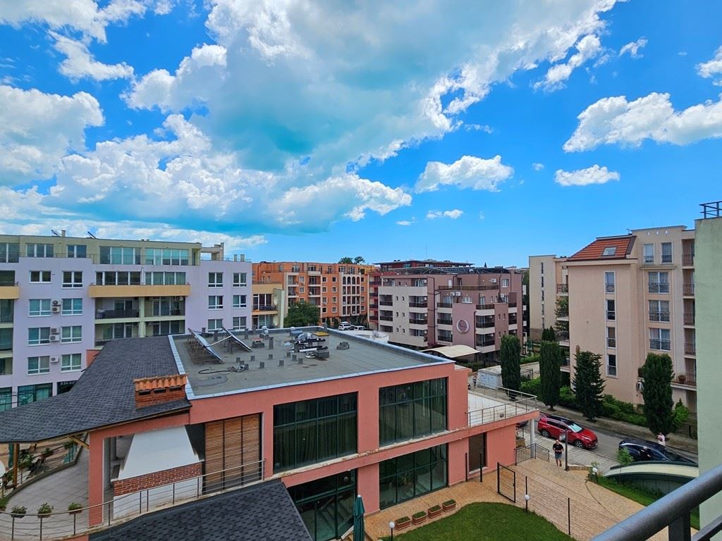Exkluzivní 2pokojový apartmán s panoramatickým výhledem na bazén ve Slunečném pobřeží