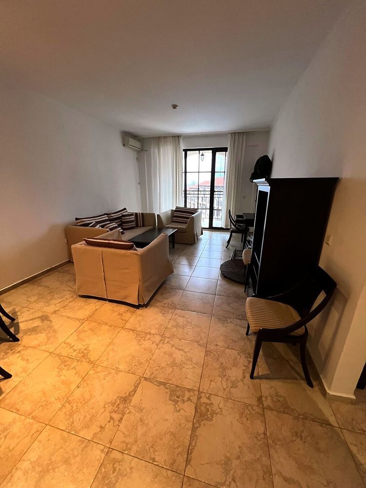Jedinečný apartmán se dvěma ložnicemi, panoramatickým výhledem na moře a bazén, v první linii u moře v Obzoru
