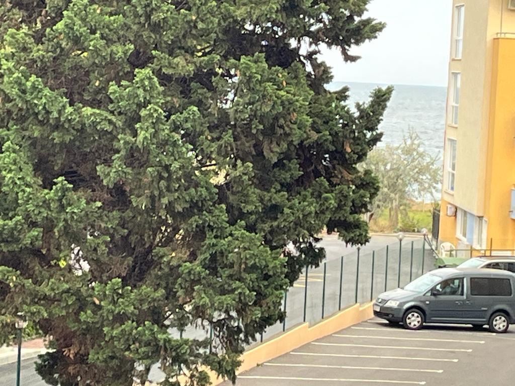 Prostorný apartmán s jednou ložnicí na první linii v malebné Ravdě