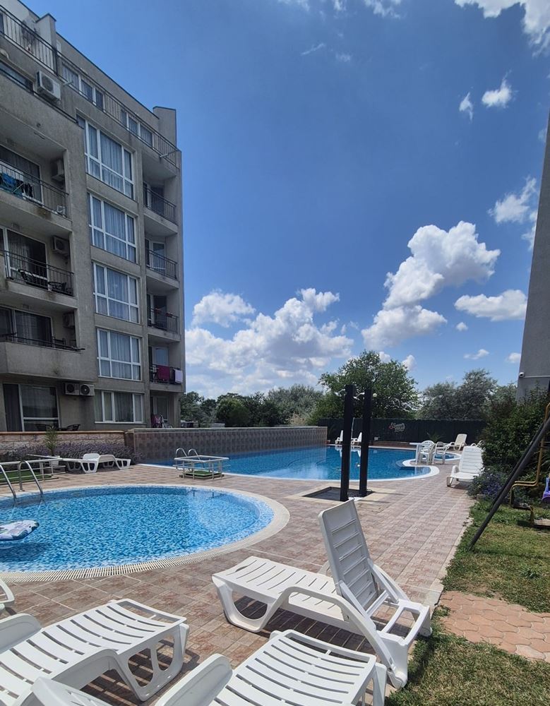 Stylový apartmán s jednou ložnicí a novým zařízením v oblasti Cocoa Beach – připravený k nastěhování