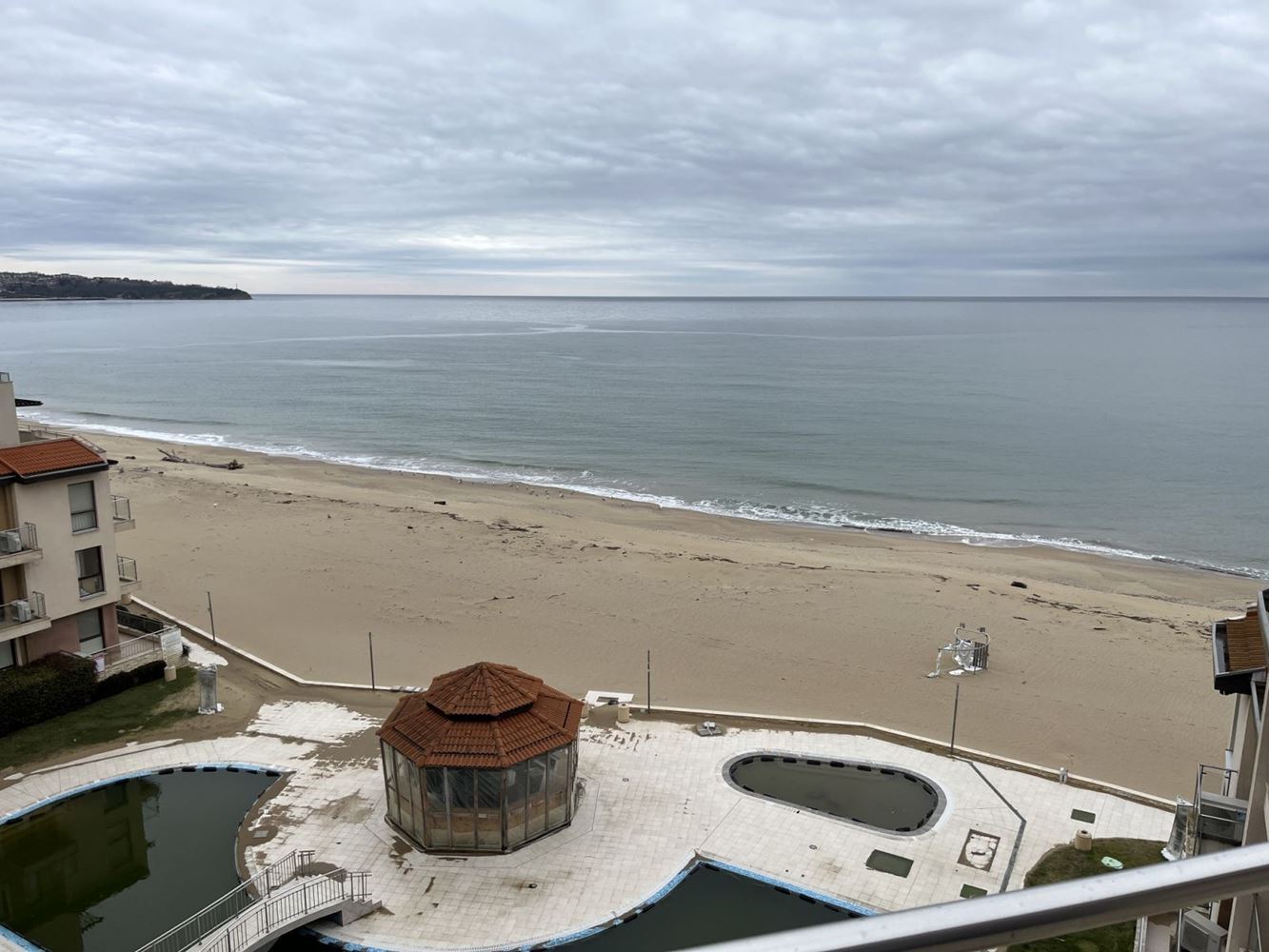 Obzor – zařízený byt s jednou ložnicí na první linii s panoramatickým výhledem na moře