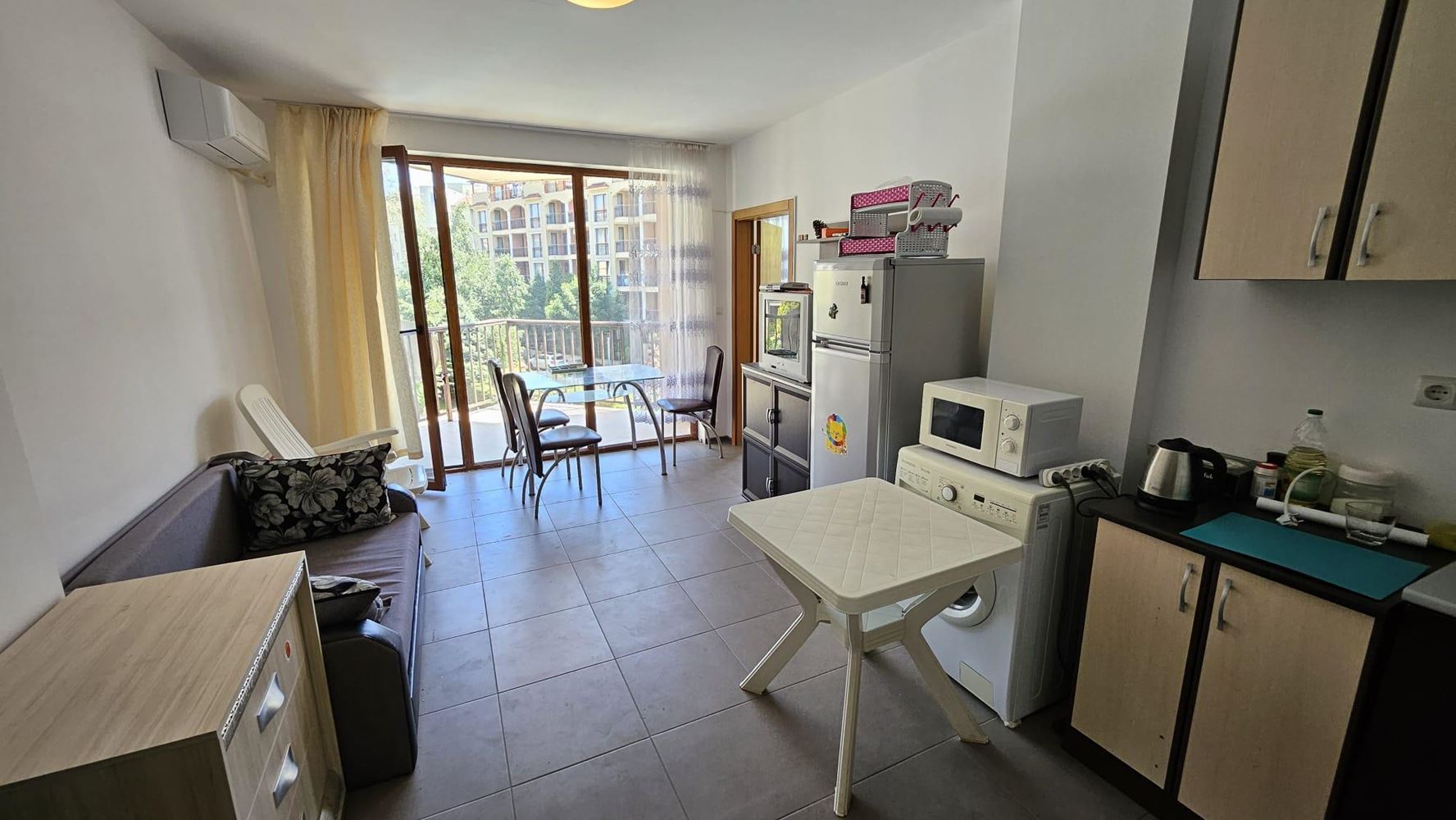 Apartmán v komplexu v Sunny Beach s bazénem, restaurací a nízkým poplatkem za údržbu