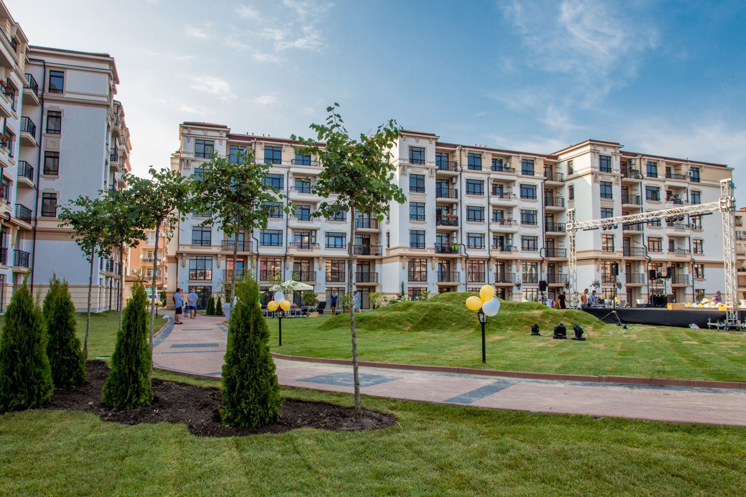 Útulný byt s jednou ložnicí v Pomorie s nízkým poplatkem za údržbu a výhledem do upraveného zeleného dvora