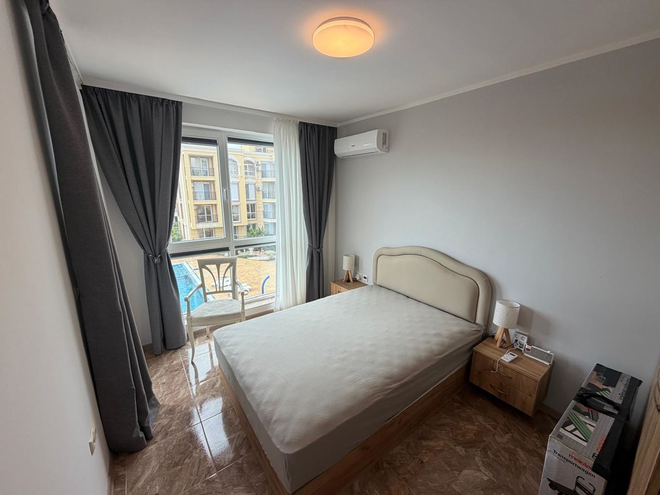 Apartmán se 2 ložnicemi v moderním komplexu s krásným zeleným prostředím v Ravdě