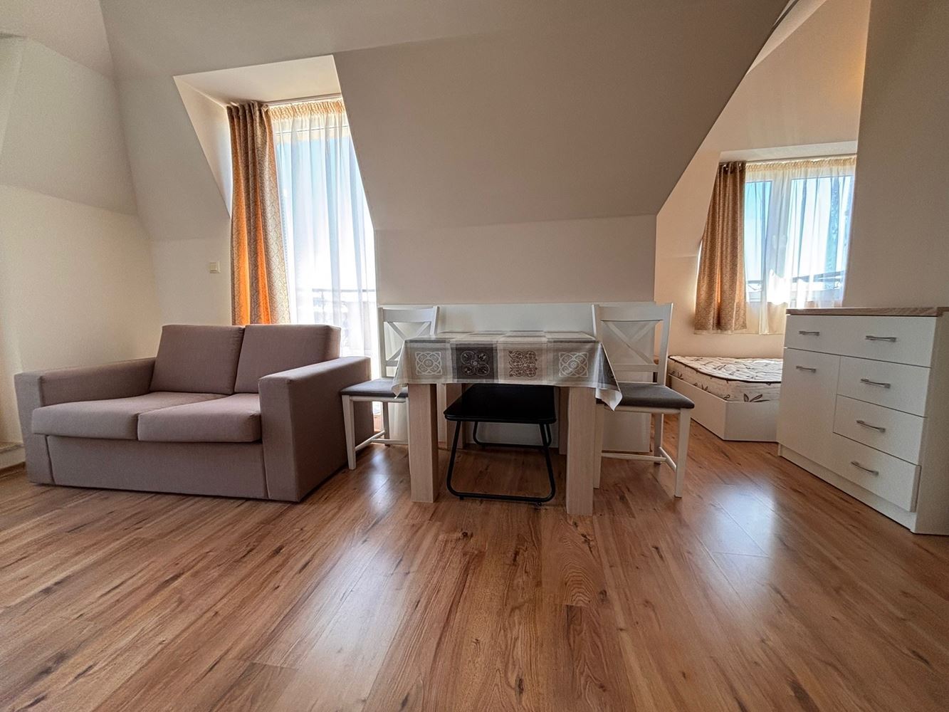 Elegantní studio s panoramatickou terasou v luxusním komplexu na Slunečném pobřeží 