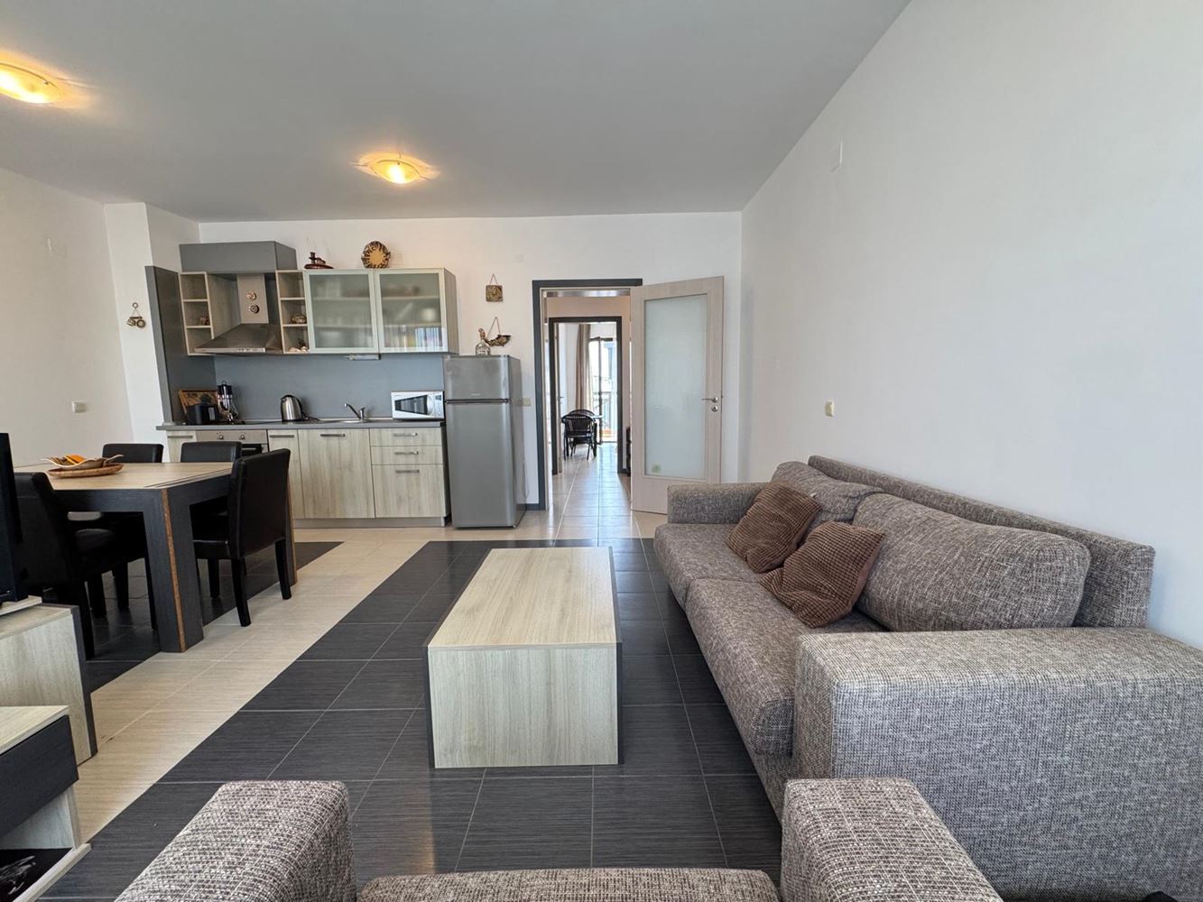 Apartmán se dvěma ložnicemi, panoramatickým výhledem na moře a soukromou pláží v prestižním komplexu v Černomorci