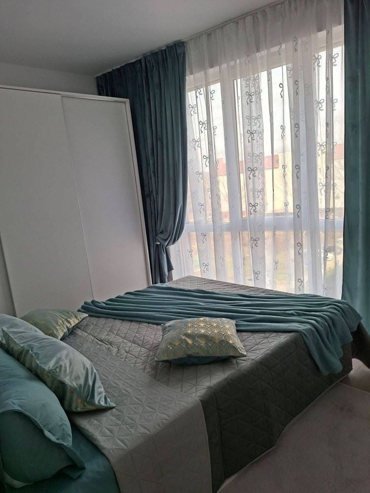 Stylový dvoupokojový apartmán s nízkým poplatkem za údržbu ve Slunečném pobřeží – komfort, bezpečí a skvělá investice u moře