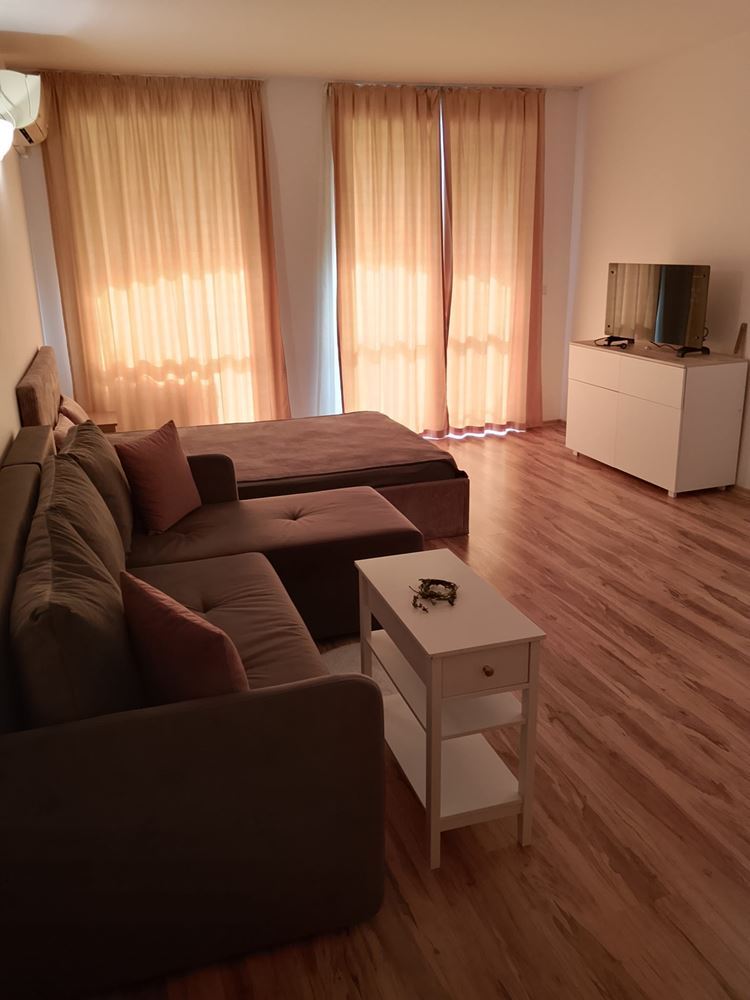 Prostorné studio s výhledem na bazén v Aheloy – komfort a vybavení v uzavřeném komplexu