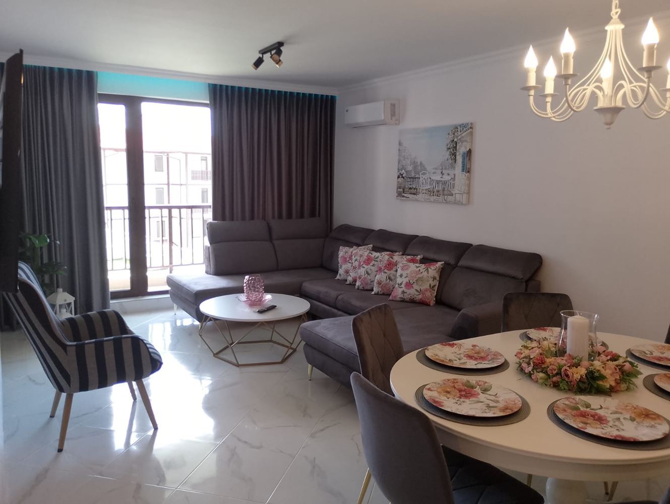 Luxusní třípokojový byt v prestižním komplexu se zelení a bazény ve městě Sveti Vlas